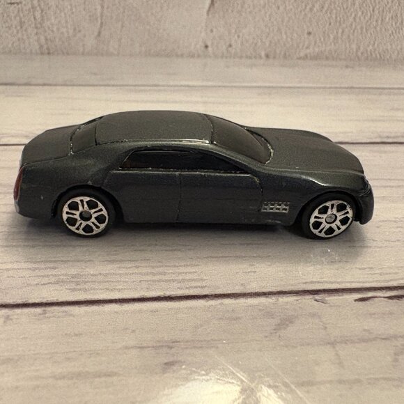 Maisto 2003 Silver Cadillac Sixteen Concept Car Diecast (SKU: 229TO) - Picture 2 of 5